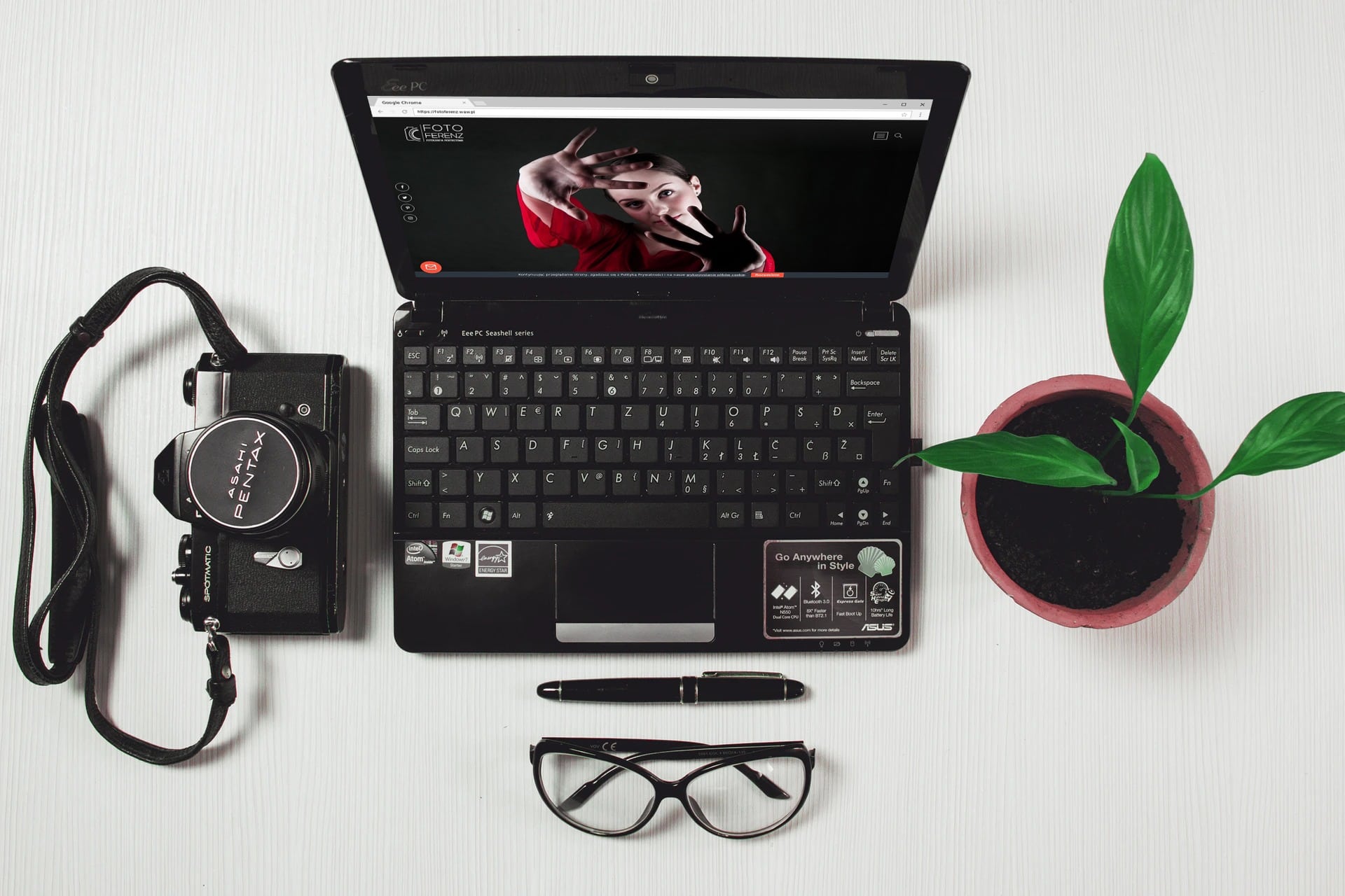 Projekt strony internetowe dla fotografa - laptop - Agencja Marketingowa OzonMedia z WrocÅ‚awia